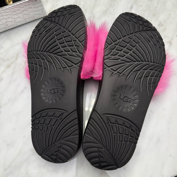 UGG Royale Pink Slides Women's Size 8 Fluffy Fur Sandals Slippers - Picture 8 of 9